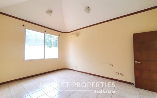 Casa en venta zona 16 Jardines Del Rosario