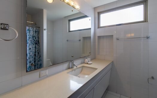 Apartamento amueblado en zona 10 de 2 dormitorios